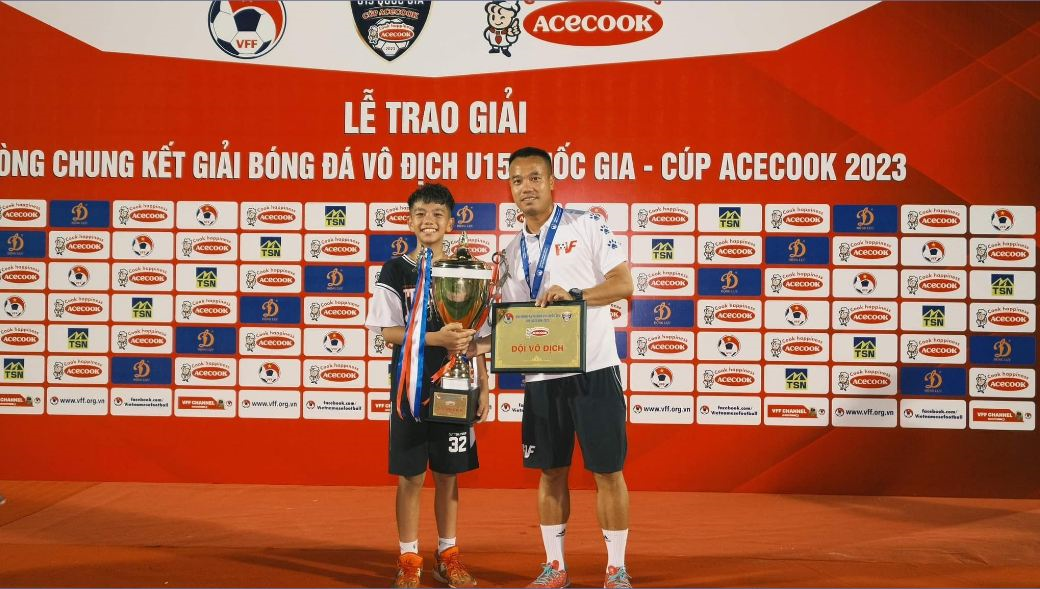 Người trẻ làm thầy